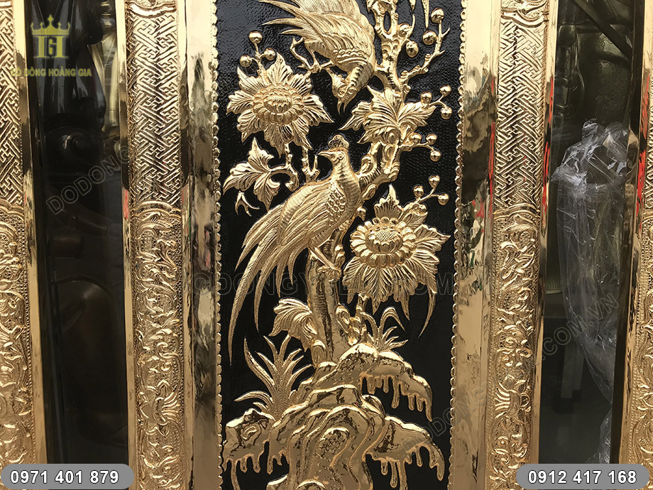 Hoa c&uacute;c biểu tượng cho ch&iacute; kh&iacute; của người qu&acirc;n tủ, d&ugrave; t&agrave;n nhưng kh&ocirc;ng rụng